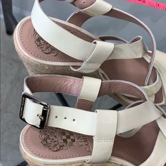 Vince CAMUTO wedges - Picture 7 of 8